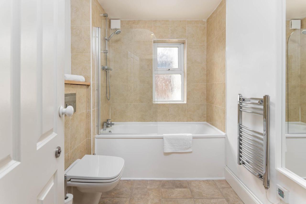 Air Host & Stay - Rockfield House - Sleeps 8 Liverpool Exterior photo