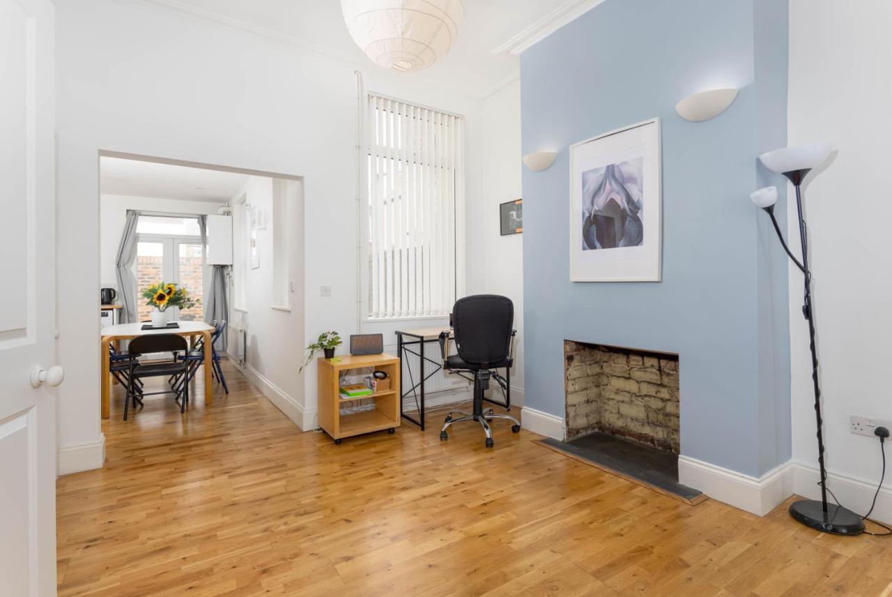 Air Host & Stay - Rockfield House - Sleeps 8 Liverpool Exterior photo